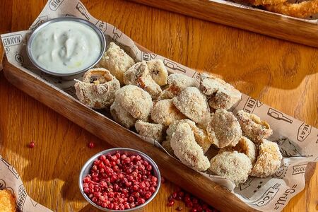 Шампиньоны фри с трюфельной сметаной