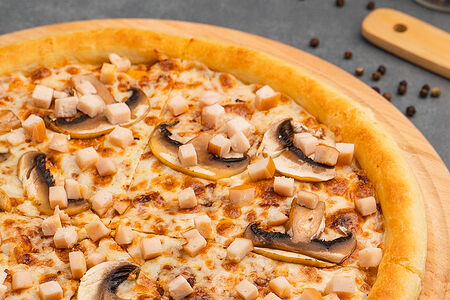 Большая пицца Чикен барбекю