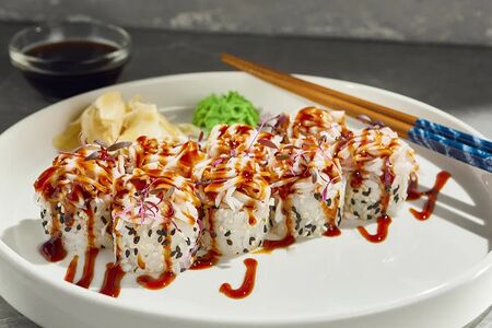 Ролл с крабом, унаги и авокадо