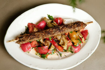 Кебаб из баранины, томаты, баклажан