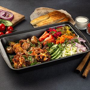 На тарелке с курицей