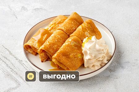 Большая порция блинчиков с маком, муссом из вареной сгущенки