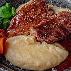 Говяжьи щечки с картофельным пюре