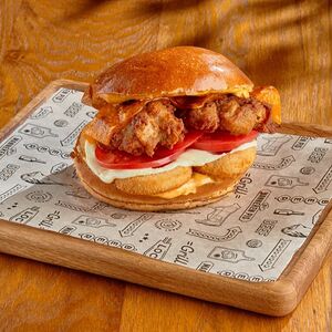 Бургер с куриными стрипсами