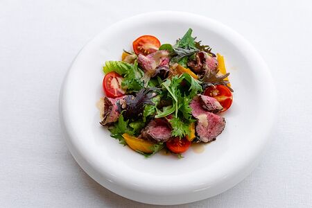 Салат с ростбифом