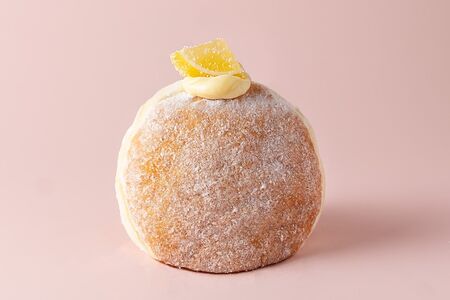 Пончик с лимонным кремом