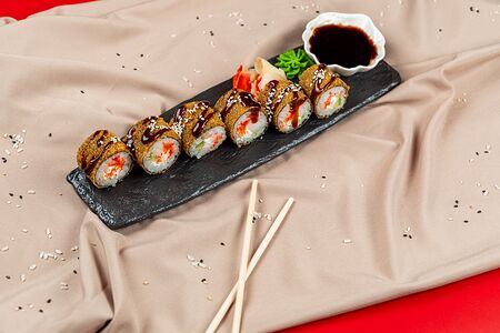 Горячие роллы Киото с креветкой и авокадо