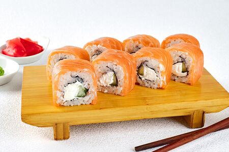 Ролл Филадельфия с огурцом