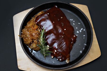 Ребра свиные с тушеной капустой