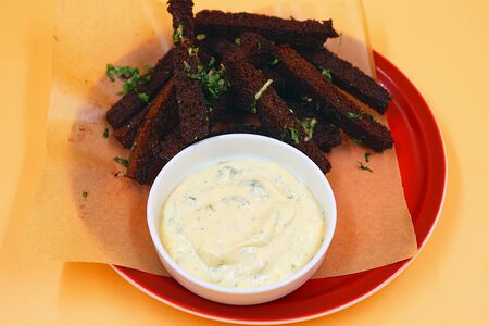 Гренки чесночные