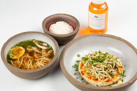 Сет Ланч(Суп лапша, Котлета из трески, лепешка, Клубника-земляника)