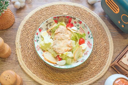 Салат Цезарь с курицей