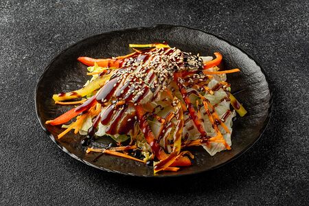 Салат с курицей терияки