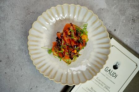 Брускетта Семга и чатни из оливок с гелем из желтка