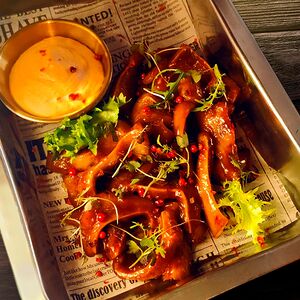 Уши свиные и соус кимчи