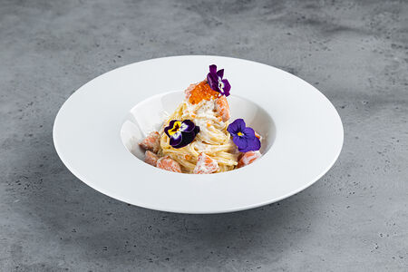 Спагетти с копченым лососем