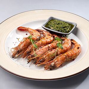 Лангустины с соусом песто