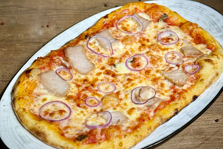 С тунцом и луком 