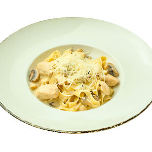 Феттуччине с курицей и грибами