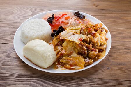 Китайский сет: свинина, остро жаренная с капустой