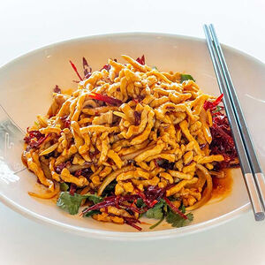 Свинина острая с перцем и кинзой