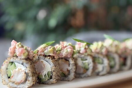 Сатоши ролл с тунцом и креветкой 