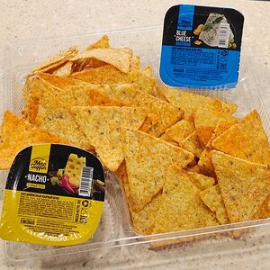 Double начос с соусами сырный и блю чиз