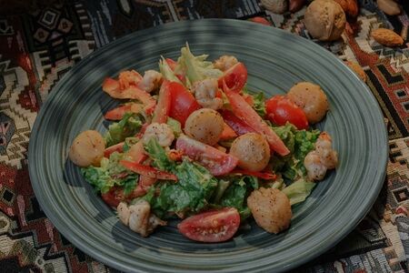 Салат с морепродуктами