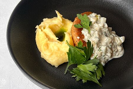 Картофельное пюре с сочной веган котлетой