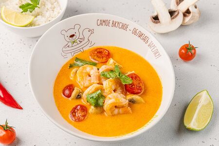 Том Ям с морепродуктами на кокосовом молоке
