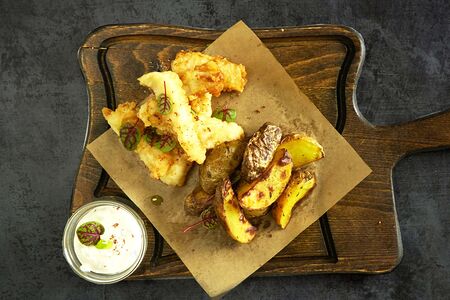 Треска в кляре с печеным картофелем