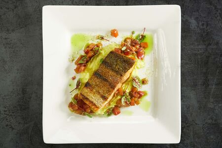 Стейк из форели с картофельным пюре