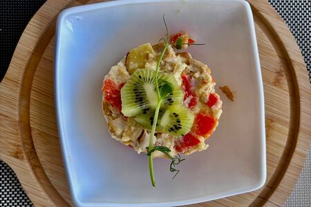 Салат с цыплёнком и киви