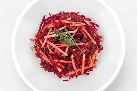 Салат со свеклой и зеленым яблоком