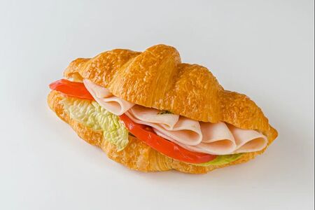 Круассан с ветчиной из индейки