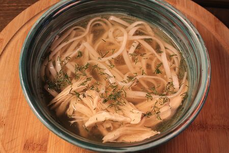 Бульон с лапшой и курицей