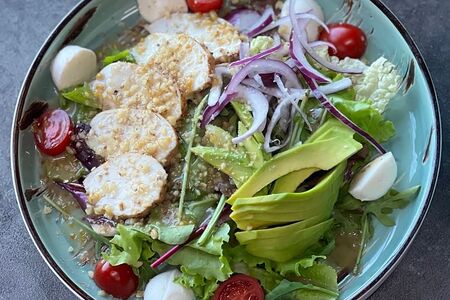 С авокадо и курицей