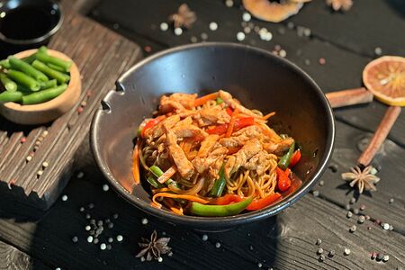 Яичная с курицей и овощами