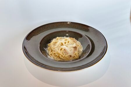 Спагетти с курицей в сливочном соусе