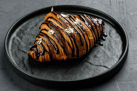 Круассан с шоколадом