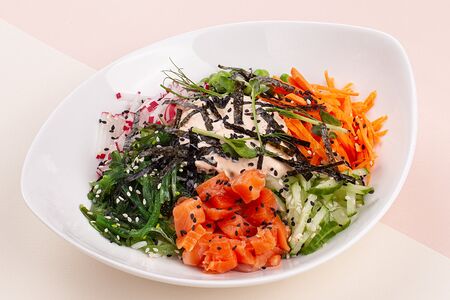 Поке с красной рыбой