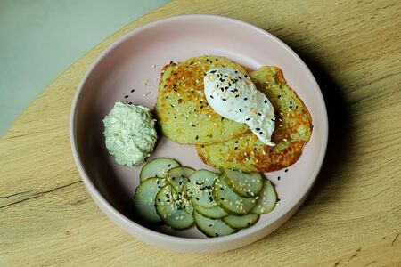 Драники с яйцом пашот