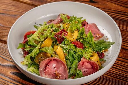 Салат с ростбифом