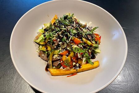 Тёплый салат с говяжьим языком 