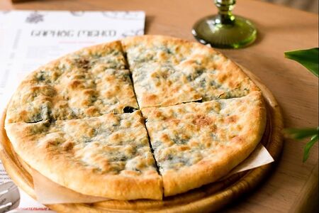 Хачапури с зеленью и сиром