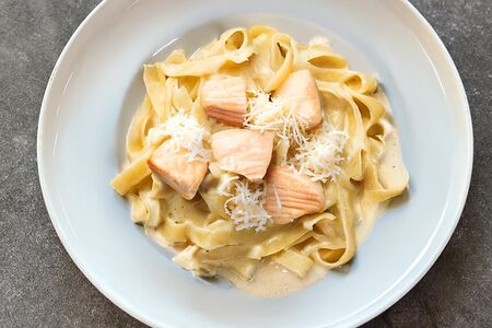 Паста Альфредо с семгой