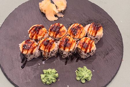 Запеченный ролл С кунжутом