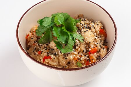 Жареный рис с курицей