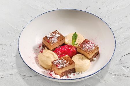 Брауни аль чоколатто конмусс аль латте