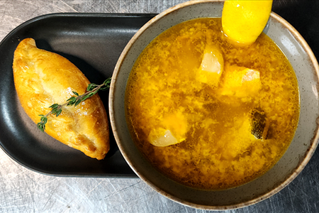 Уха с рыбным расстегаем